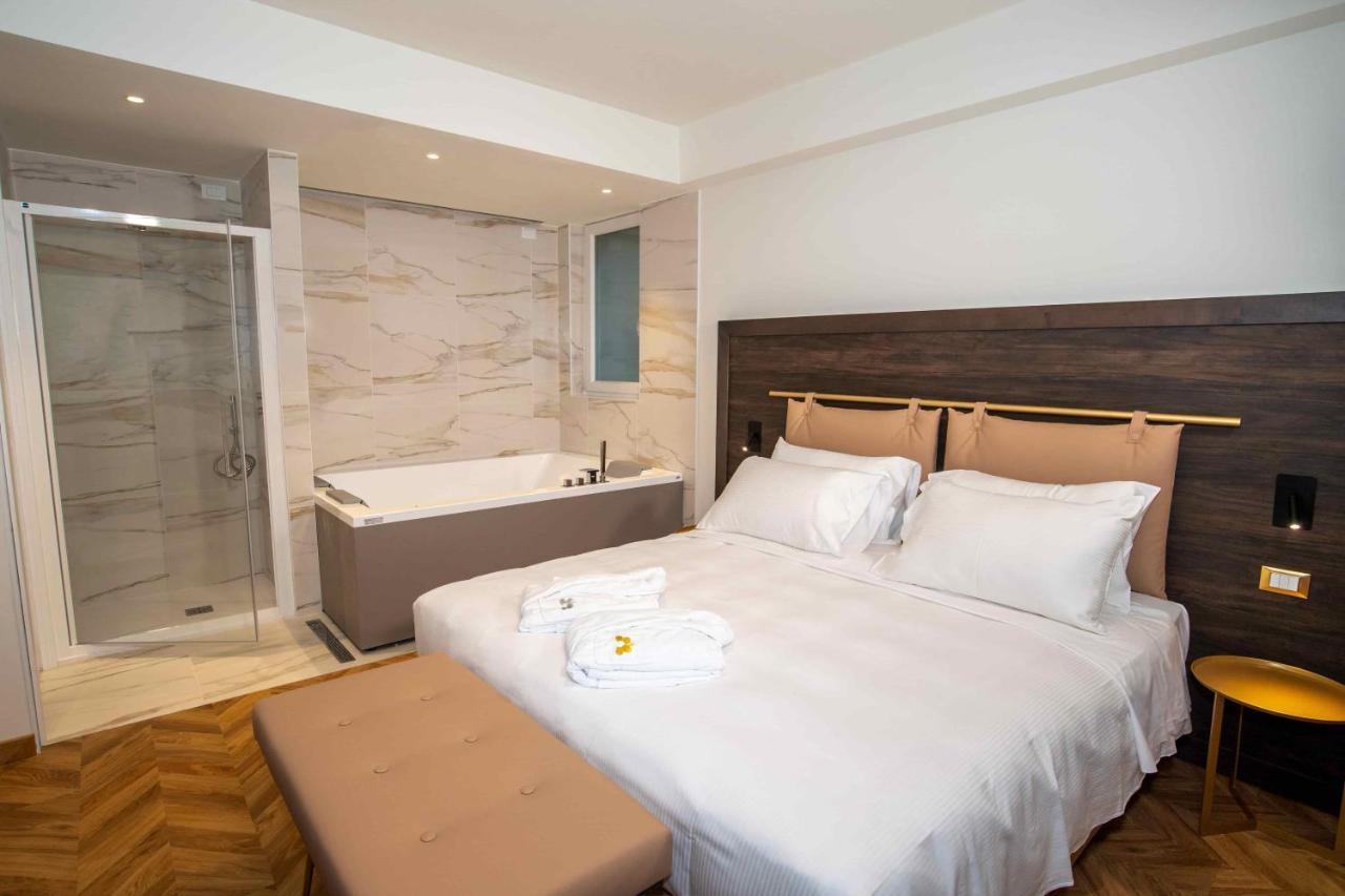 Jacuzzi Suite Home By Enjoy Garda Hotel Peschiera del Garda Exterior foto