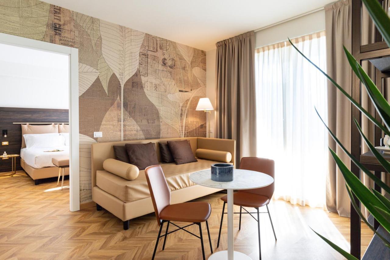 Jacuzzi Suite Home By Enjoy Garda Hotel Peschiera del Garda Exterior foto